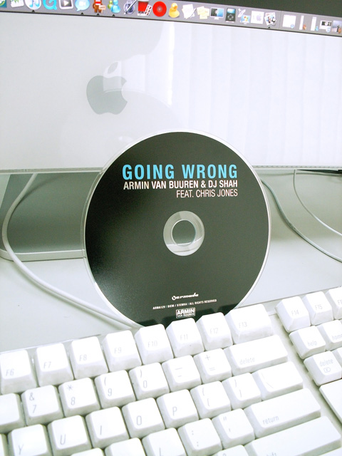 Going Wrong 親筆簽名 Single 3